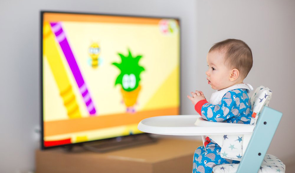Televisão Ligada ao Fundo Pode Fazer Mal às Crianças